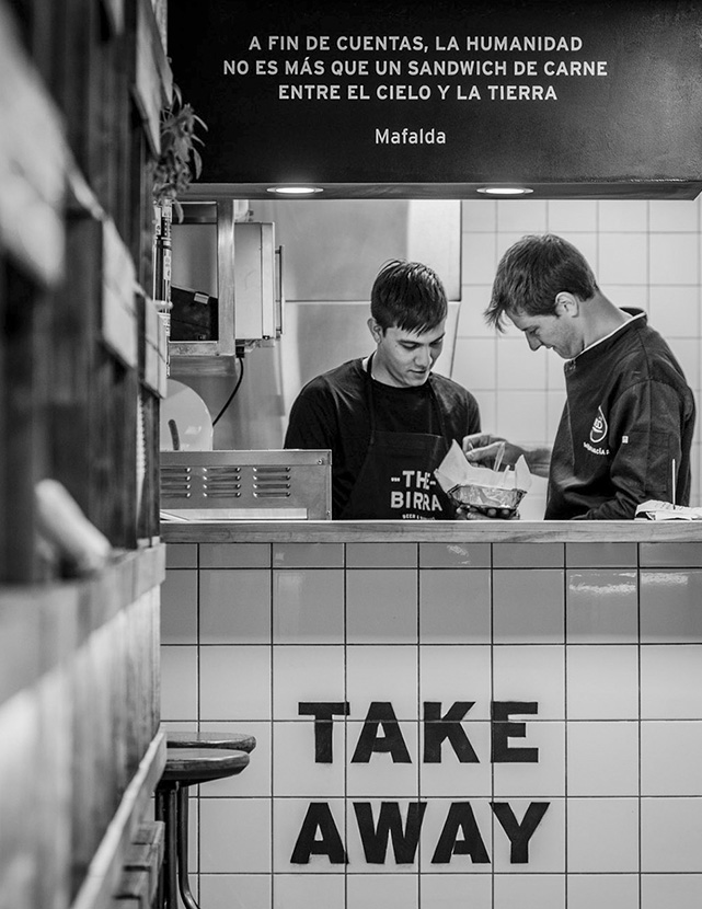 Chef capacitador culinarioHotel JW Marriott, D.F. México. 									Capacitador en gestión operativa y administrativaStellaris & Casino, Aruba. 									Organizador evento Rally Dakar Argentina-Chile 2010”La Rural, predio ferial de Buenos Aires.